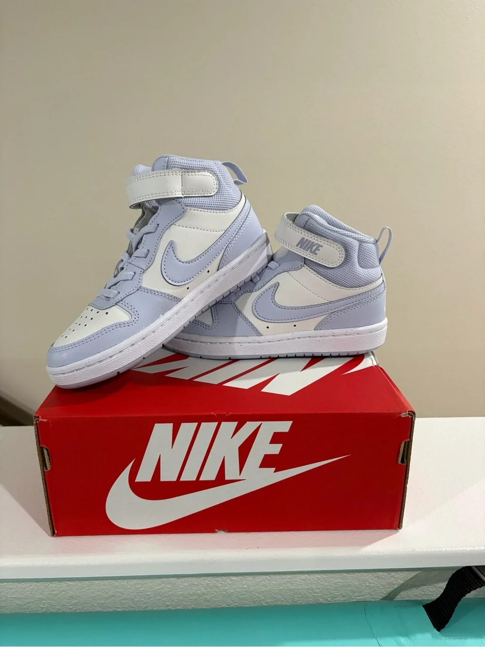 Nike Court Borough 2 Mid